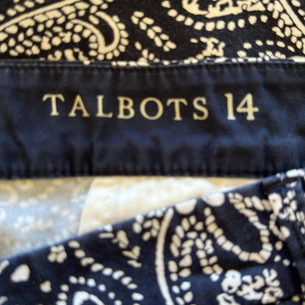 Talbots navy and white paisley The Weekend stretch shorts, size 14 - Picture 6 of 8